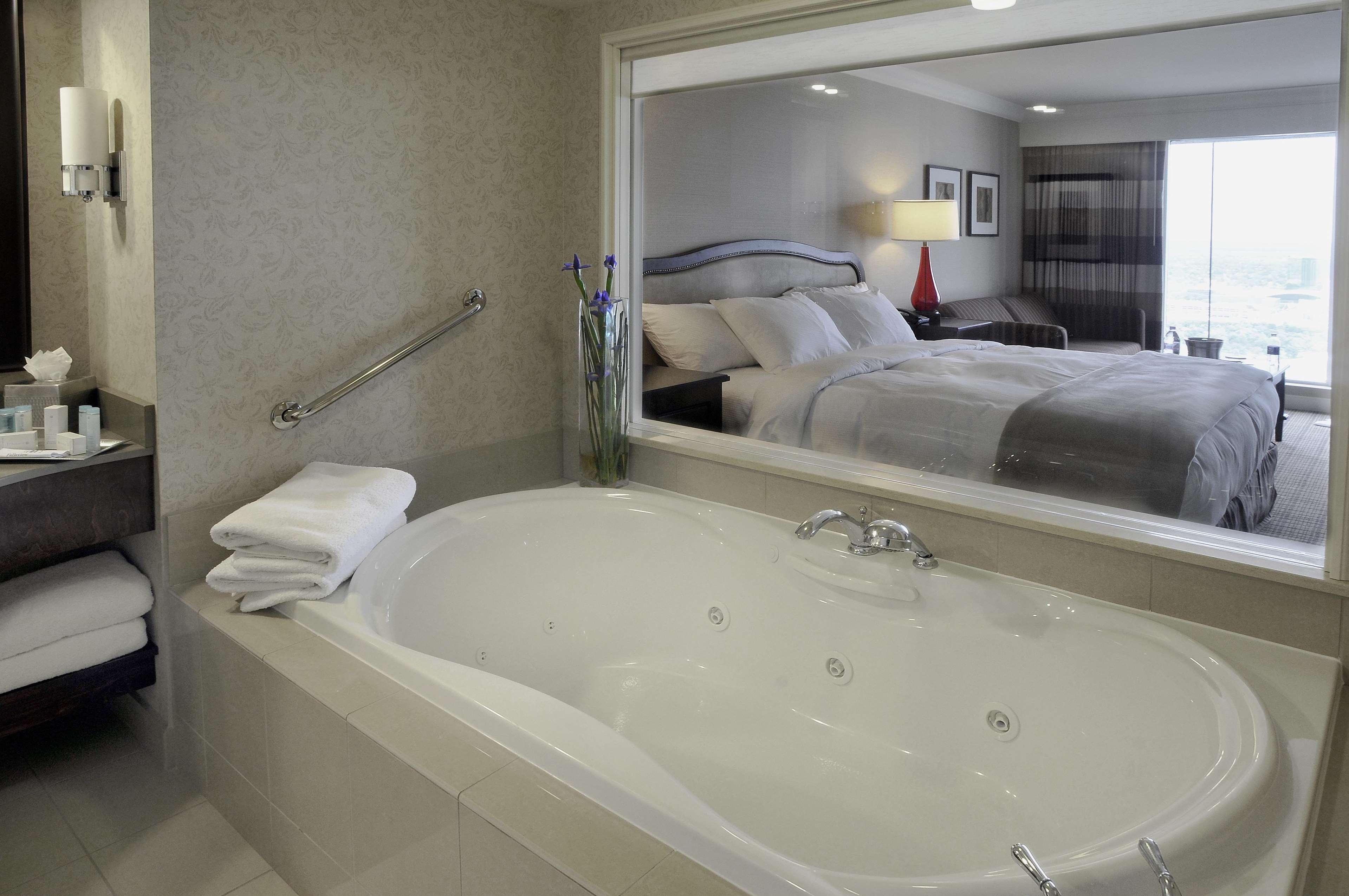 Hilton Falls/ Fallsview And 4* Niagara Falls