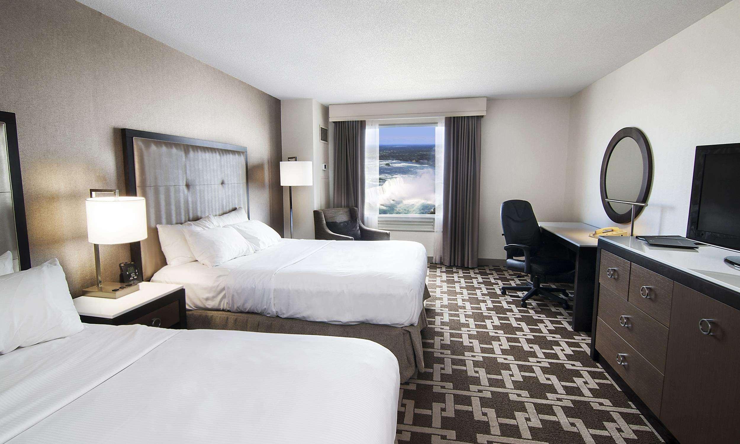 Hilton Falls/ Fallsview And Hotel Niagara Falls