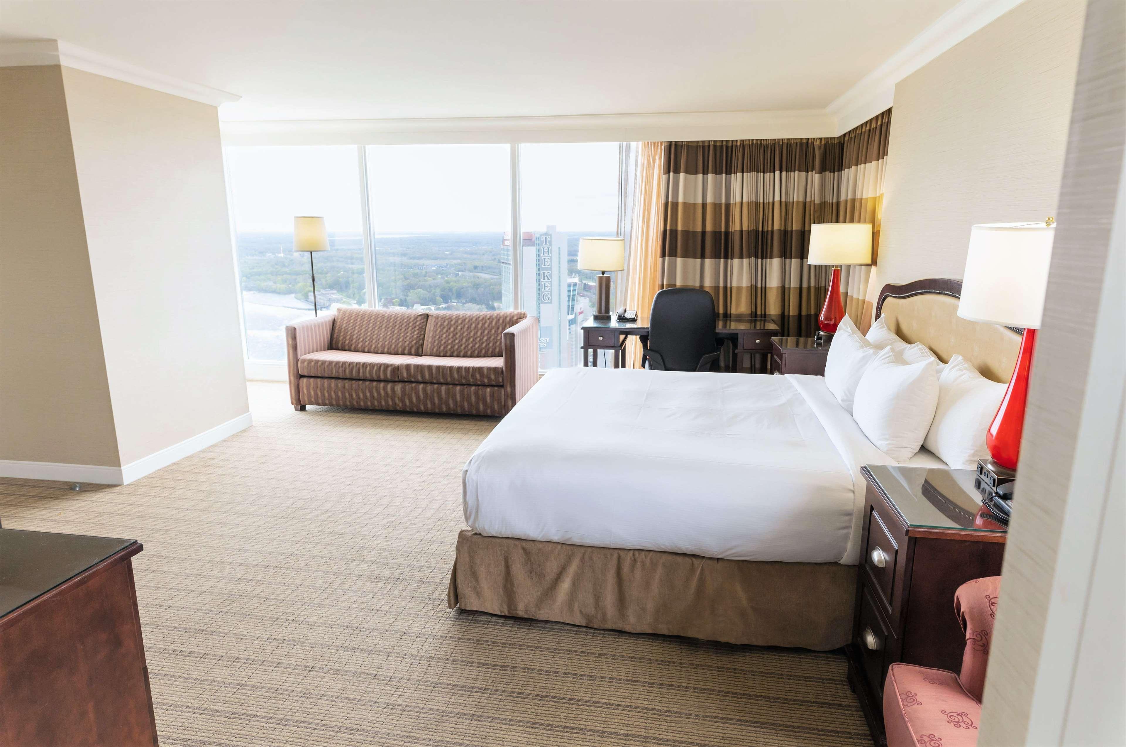 Hilton Falls/ Fallsview And Hotel Niagara Falls