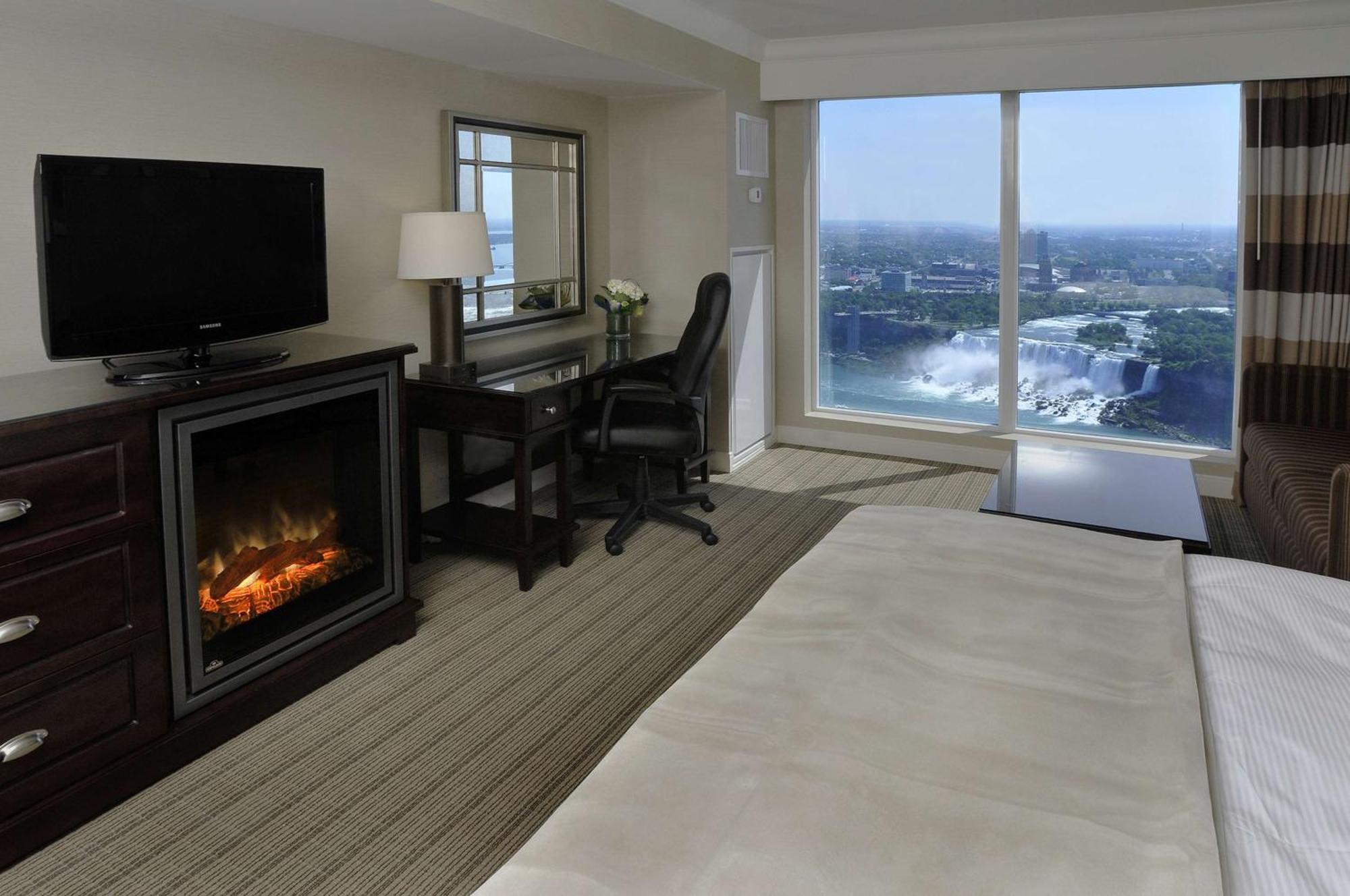 Hilton Falls/ Fallsview And 4* Niagara Falls