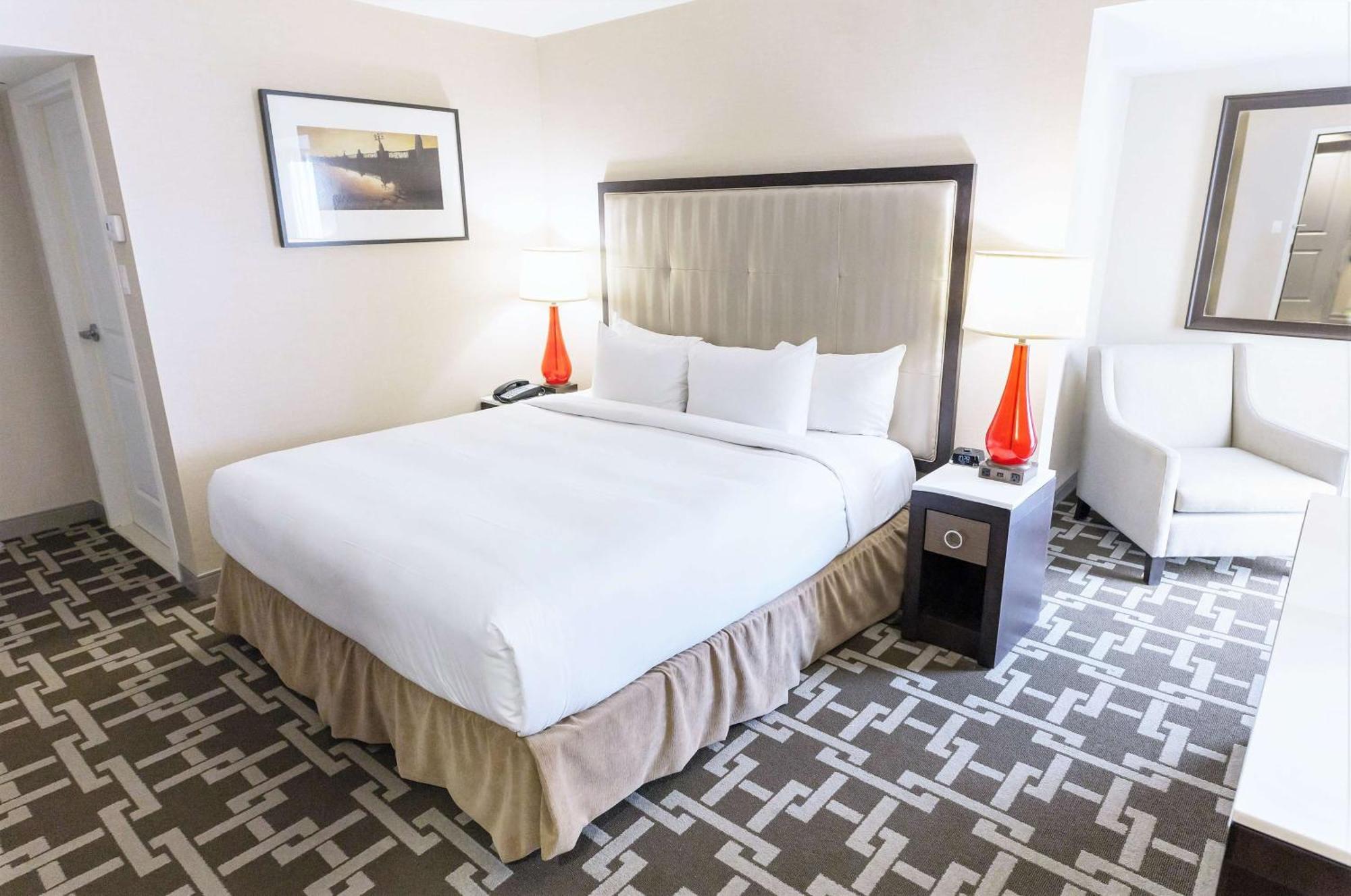 Hilton Falls/ Fallsview And 4* Niagara Falls