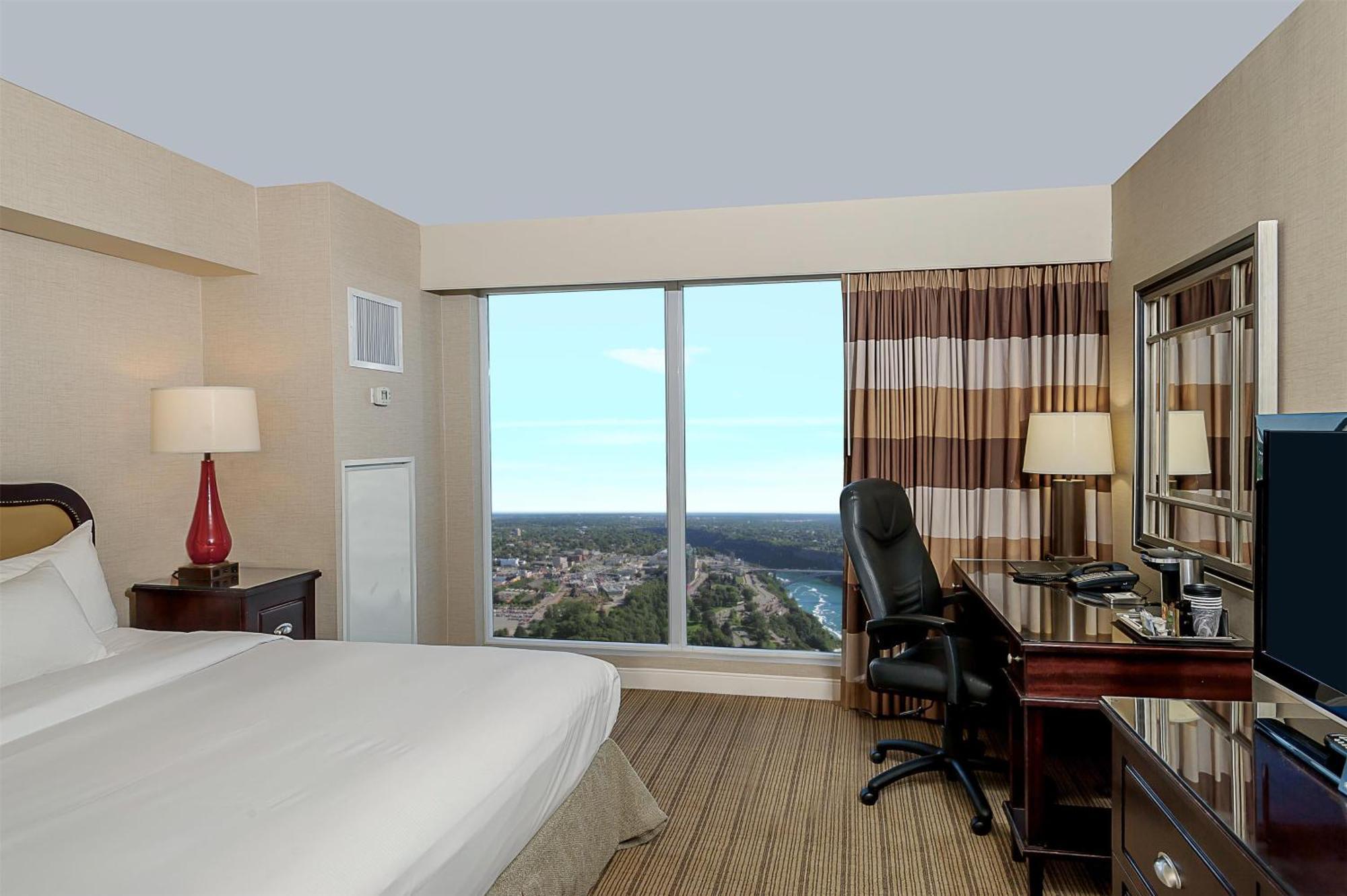 Hilton Falls/ Fallsview And Hotel Niagara Falls