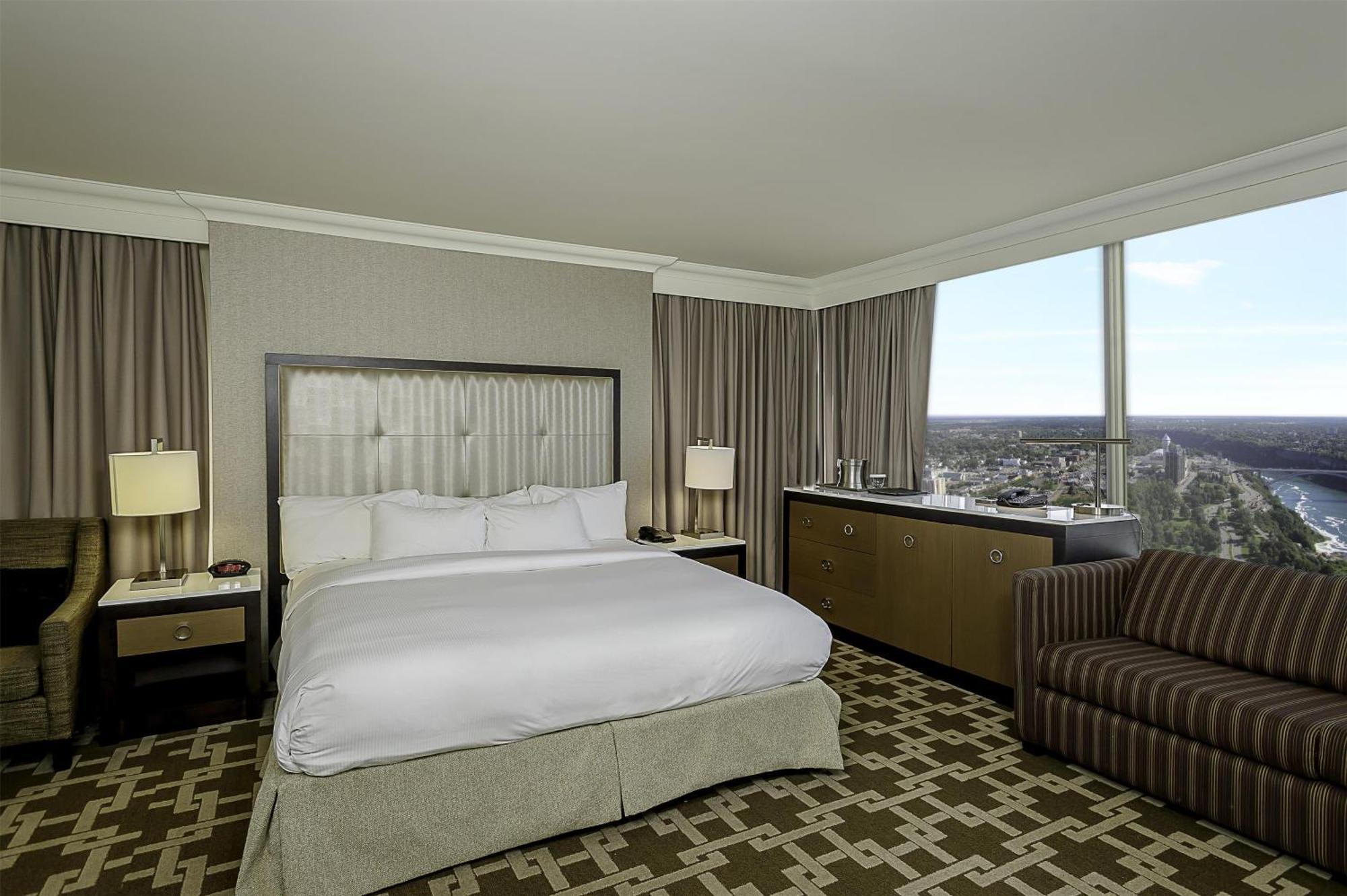 Hilton Falls/ Fallsview And 4*