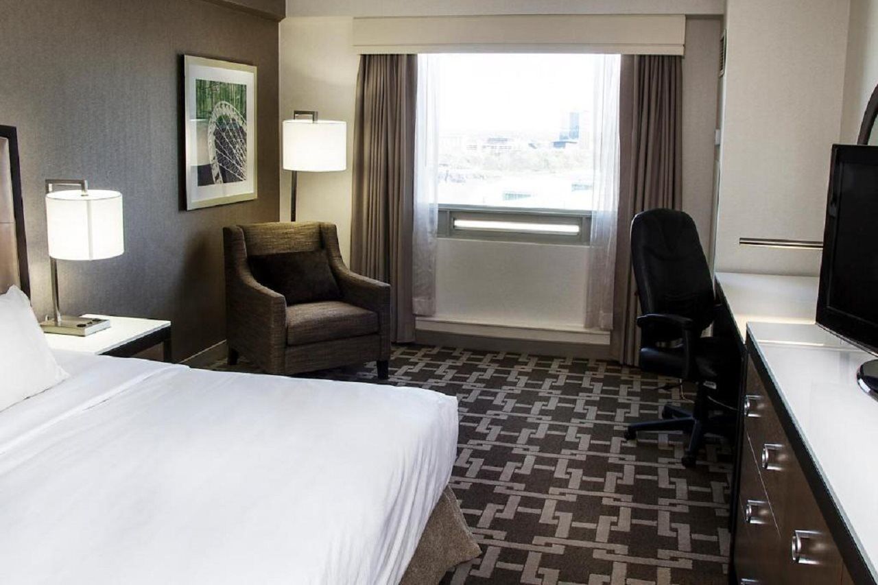 Hilton Falls/ Fallsview And Hotel Niagara Falls